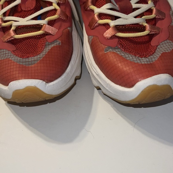 Sorel Kinetic Sneakers EUC 9 - Picture 13 of 17